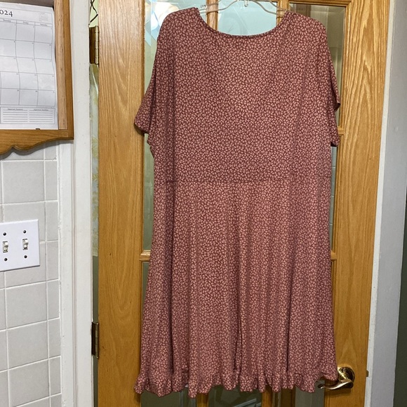 Ladies dress. - Picture 2 of 5